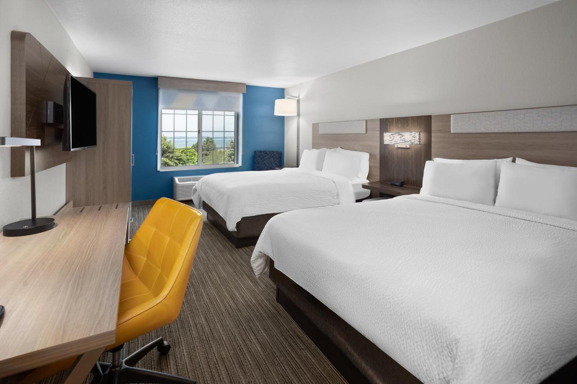 Holiday Inn Express Hotel & Suites Acme-Traverse City By Ihg Exterior photo