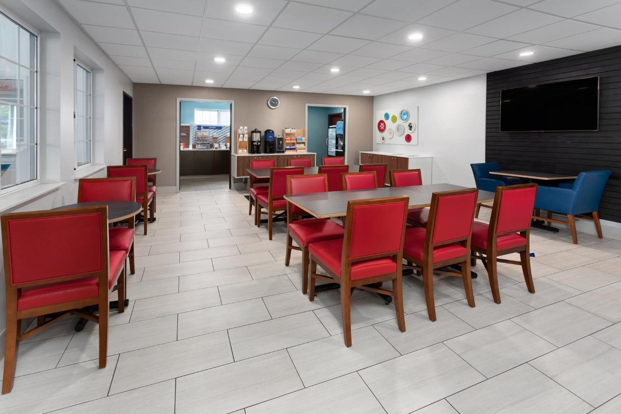 Holiday Inn Express Hotel & Suites Acme-Traverse City By Ihg Exterior photo